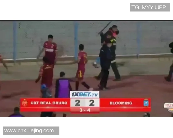 足球裁判怒掏二十红牌引发争议赛后球员教练纷纷发表看法